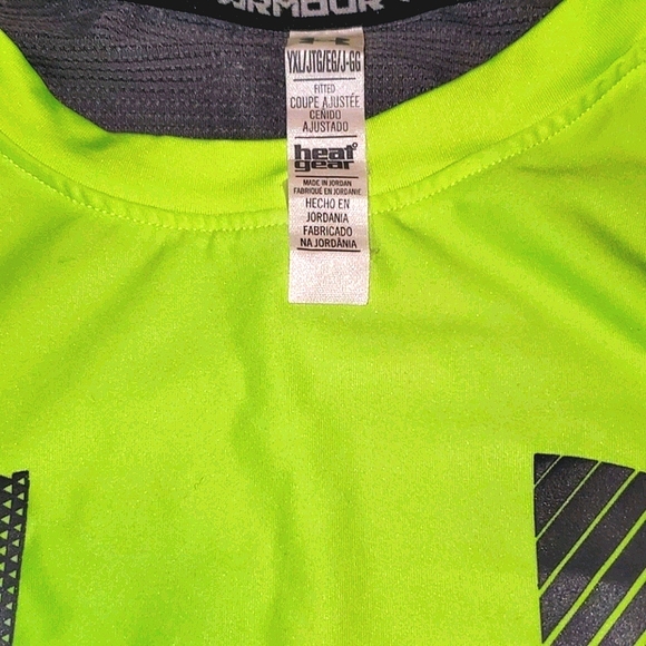 LIKE NEW: YOUTH UNDER ARMOUR ACTIVEWEAR TOP - Picture 3 of 8